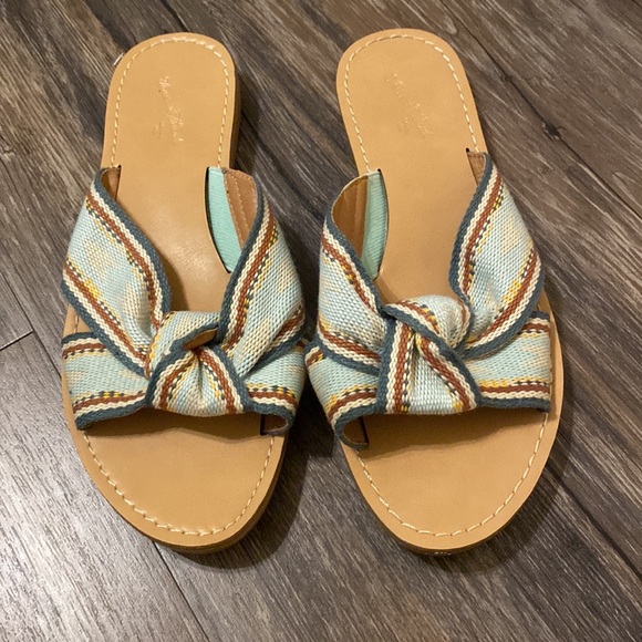 Universal Thread, Sandals - Picture 2 of 2